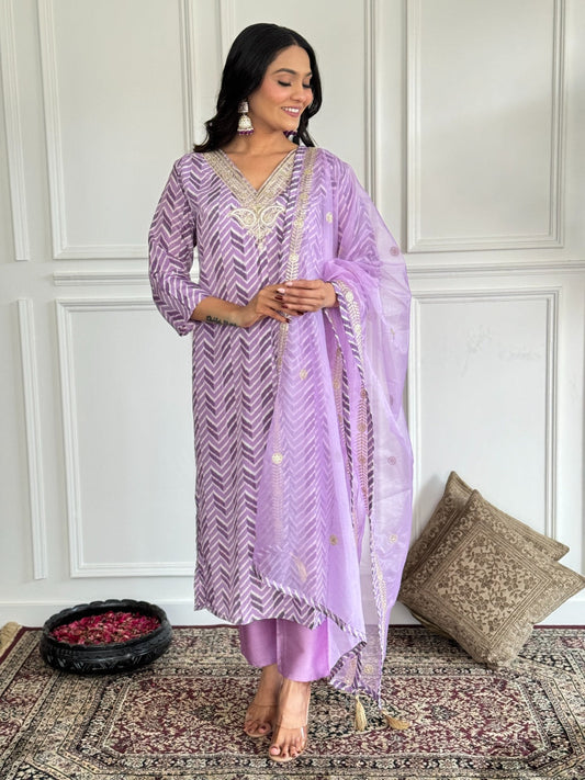 Step into elegance with this dreamy lavender kurti set, featuring intricate embroidery and a sheer, gold-accented dupatta