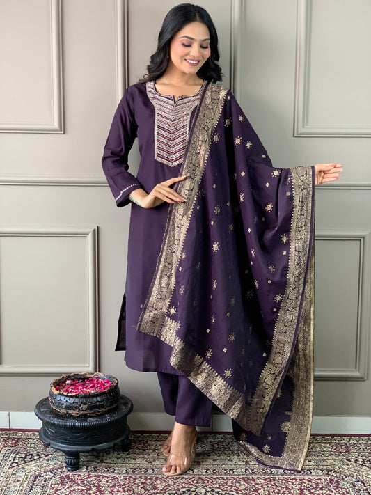Exude elegance in this deep plum kurti set, featuring exquisite embroidery and a rich gold-detailed dupatta
