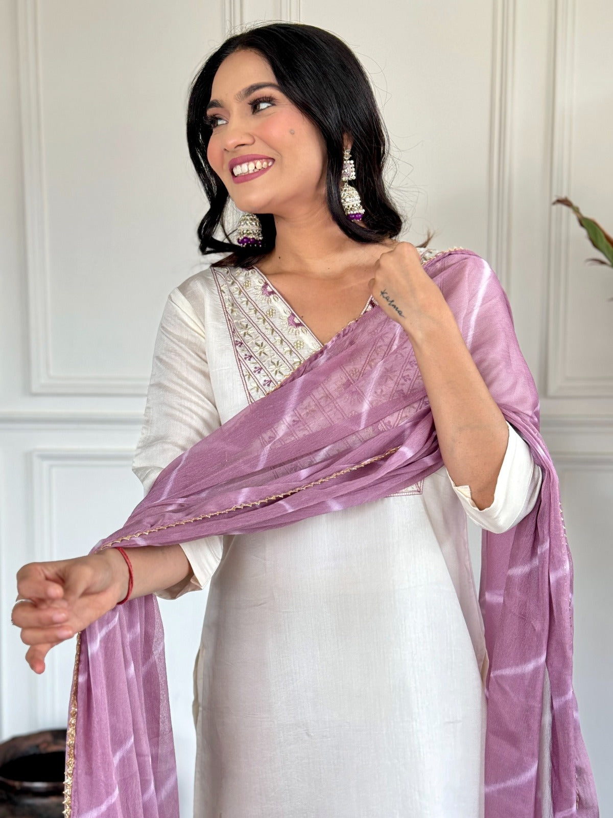 mbrace timeless elegance with this ivory kurti set, featuring delicate embroidery and a soft tie-dye dupatta in pastel hues