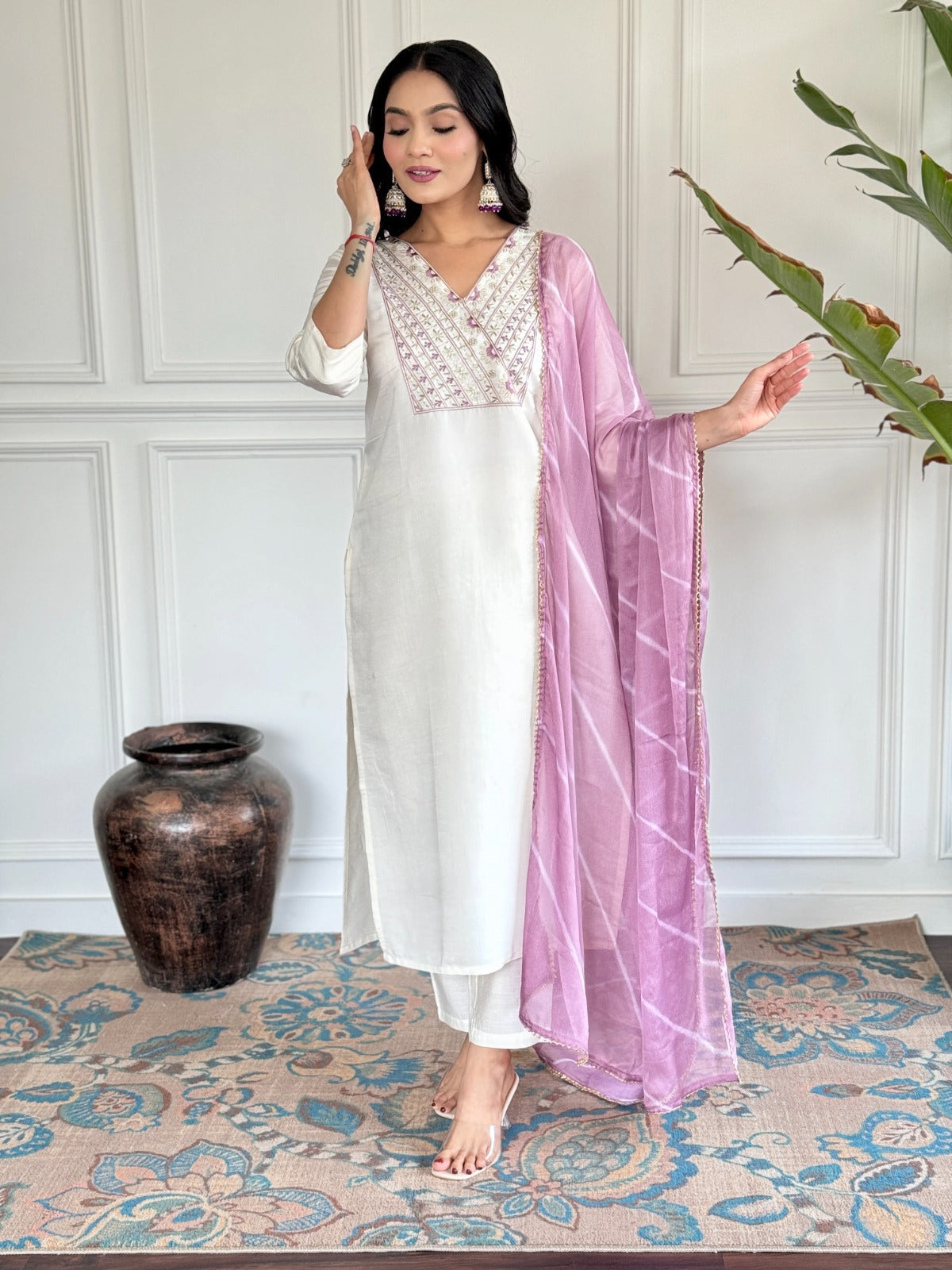 mbrace timeless elegance with this ivory kurti set, featuring delicate embroidery and a soft tie-dye dupatta in pastel hues