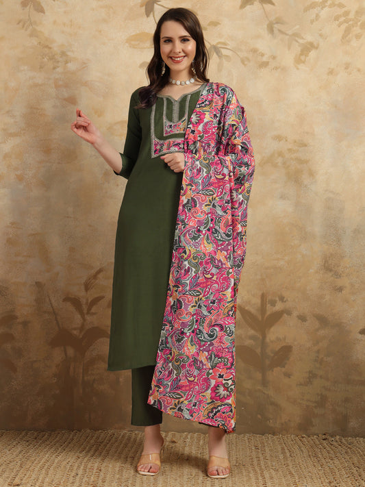 Elevate your style with this elegant olive green kurta set, featuring intricate embroidery and a vibrant paisley-print dupatta28)