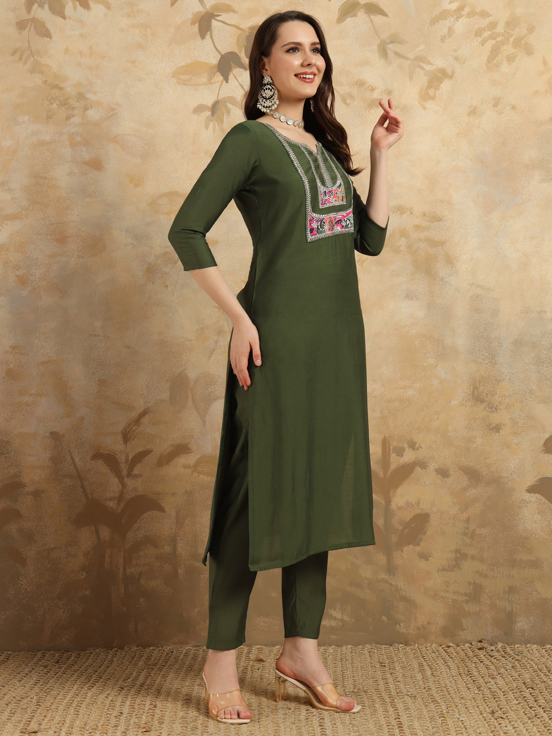 Elevate your style with this elegant olive green kurta set, featuring intricate embroidery and a vibrant paisley-print dupatta28)