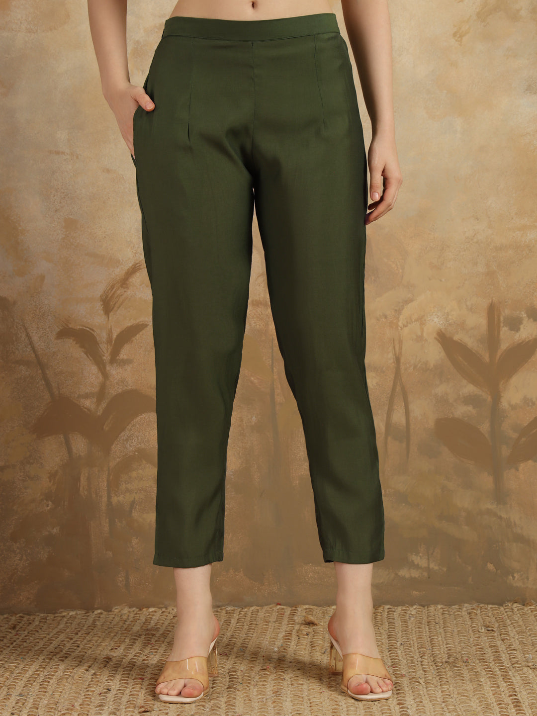 Elevate your style with this elegant olive green kurta set, featuring intricate embroidery and a vibrant paisley-print dupatta28)