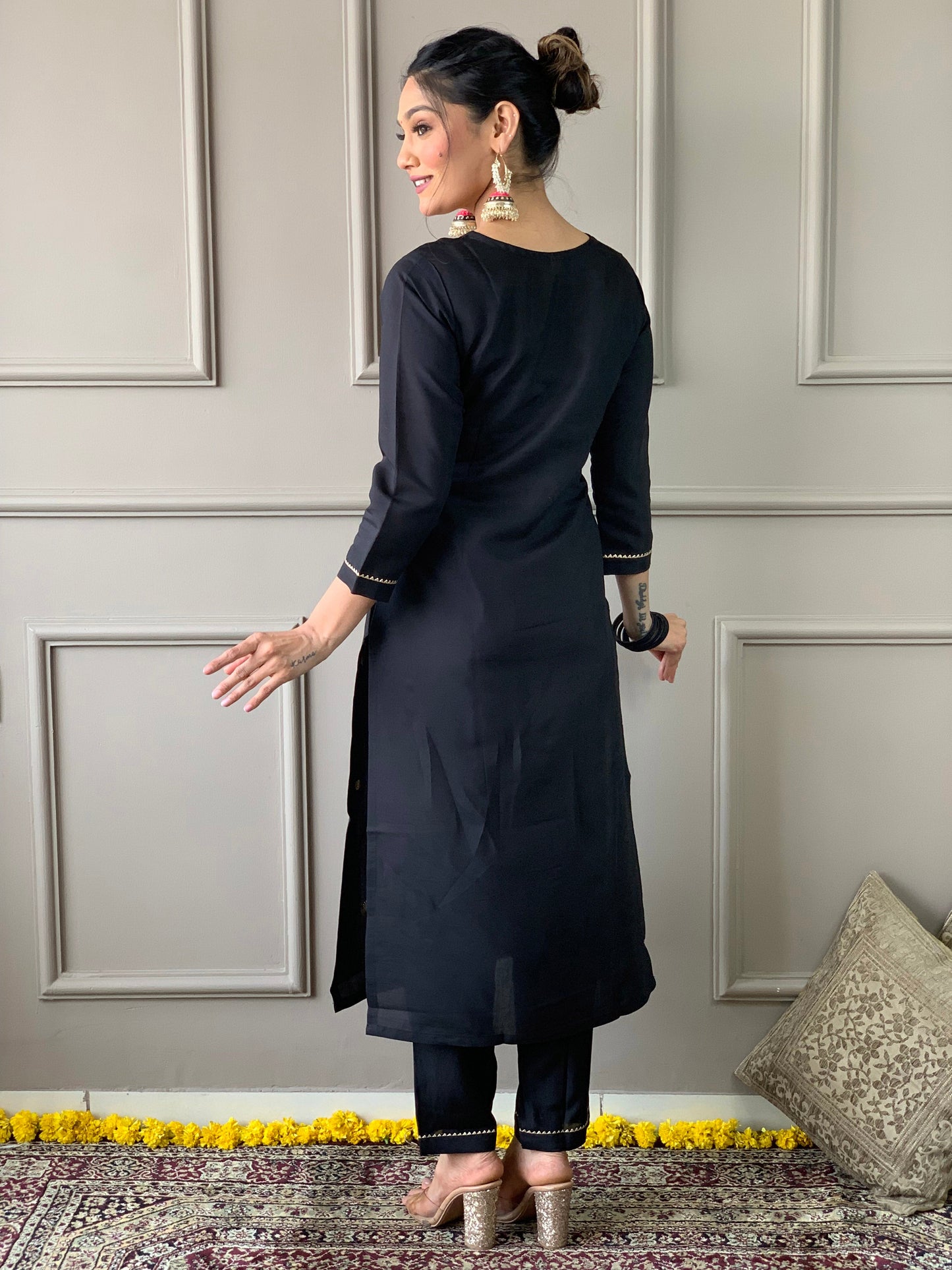 Make a statement with this elegant black kurta set, featuring delicate pearl embellishments and a striking floral dupatta