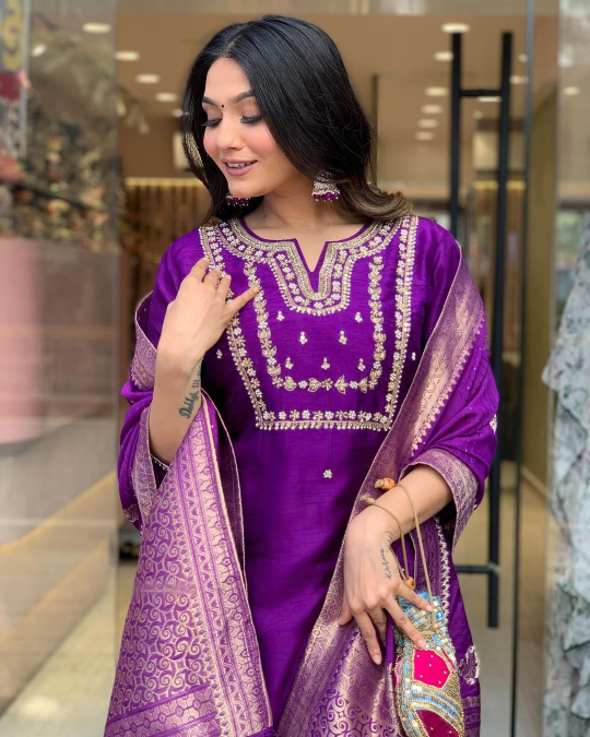 Radiate confidence in this stunning kurti set, adorned with delicate embroidery and paired with a rich, traditional dupatta.