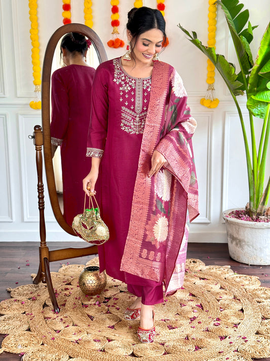 Elegant and timeless, this maroon embroidered kurti set is a perfect blend of tradition and modern stylE