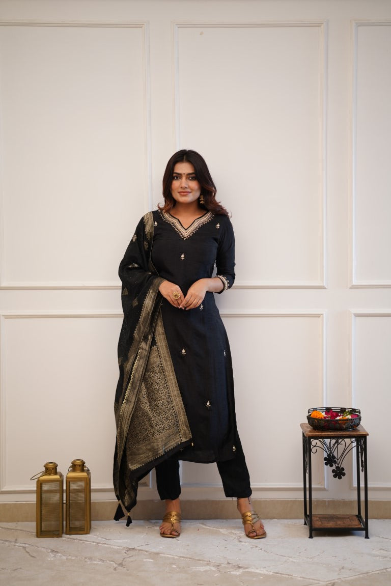 Embrace elegance in this exquisite pink kurti set, featuring intricate embroidery, a luxurious dupatta with gold detailing, and a timeless silhouette