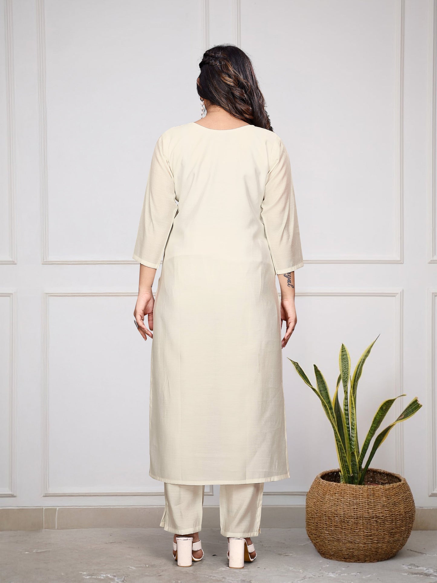 Embrace timeless elegance with this ivory kurti set, featuring delicate embellishments and a regal blue dupatta with intricate gold detailing