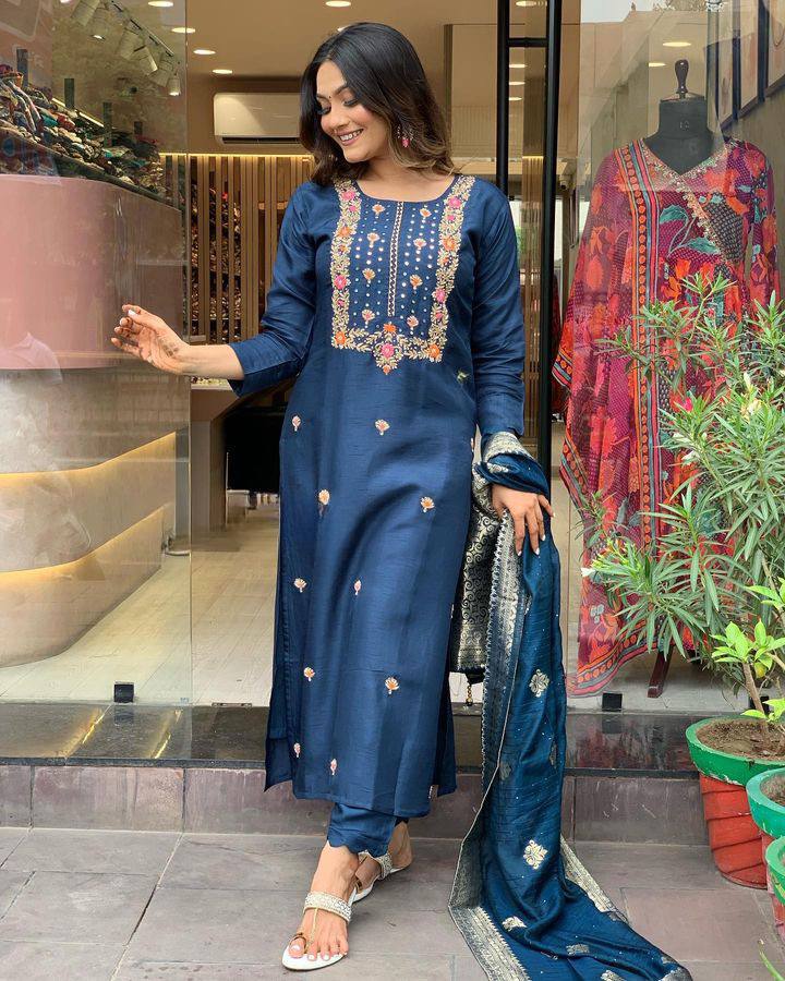 Make a statement with this stunning navy blue kurti set, featuring intricate embroidery and a gracefully adorned dupatta