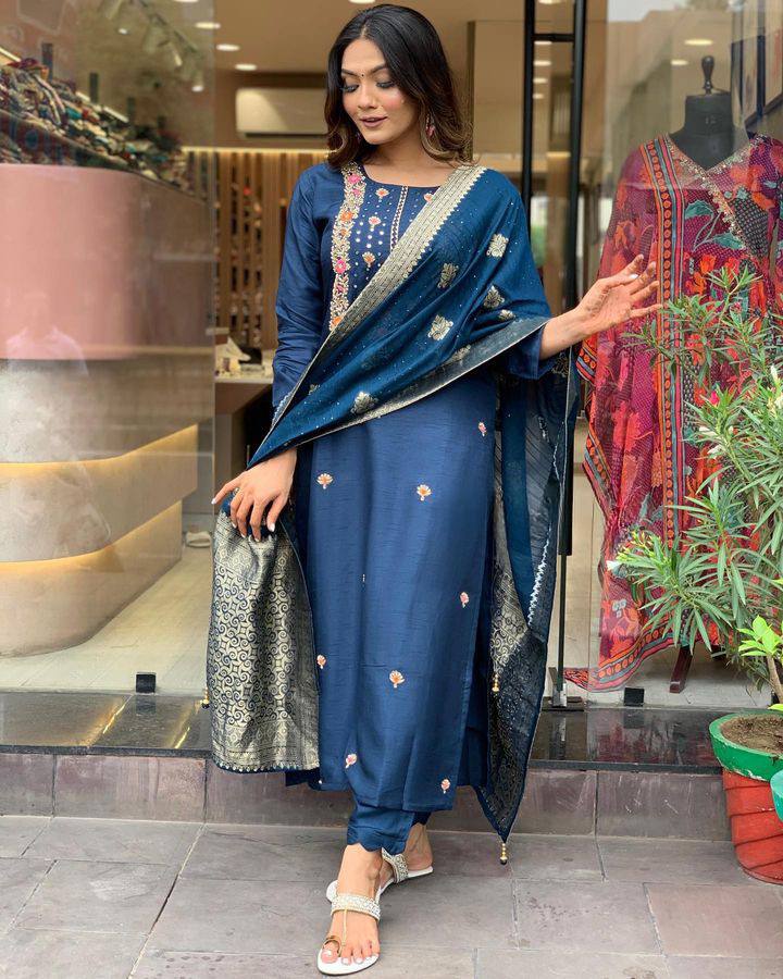 Make a statement with this stunning navy blue kurti set, featuring intricate embroidery and a gracefully adorned dupatta