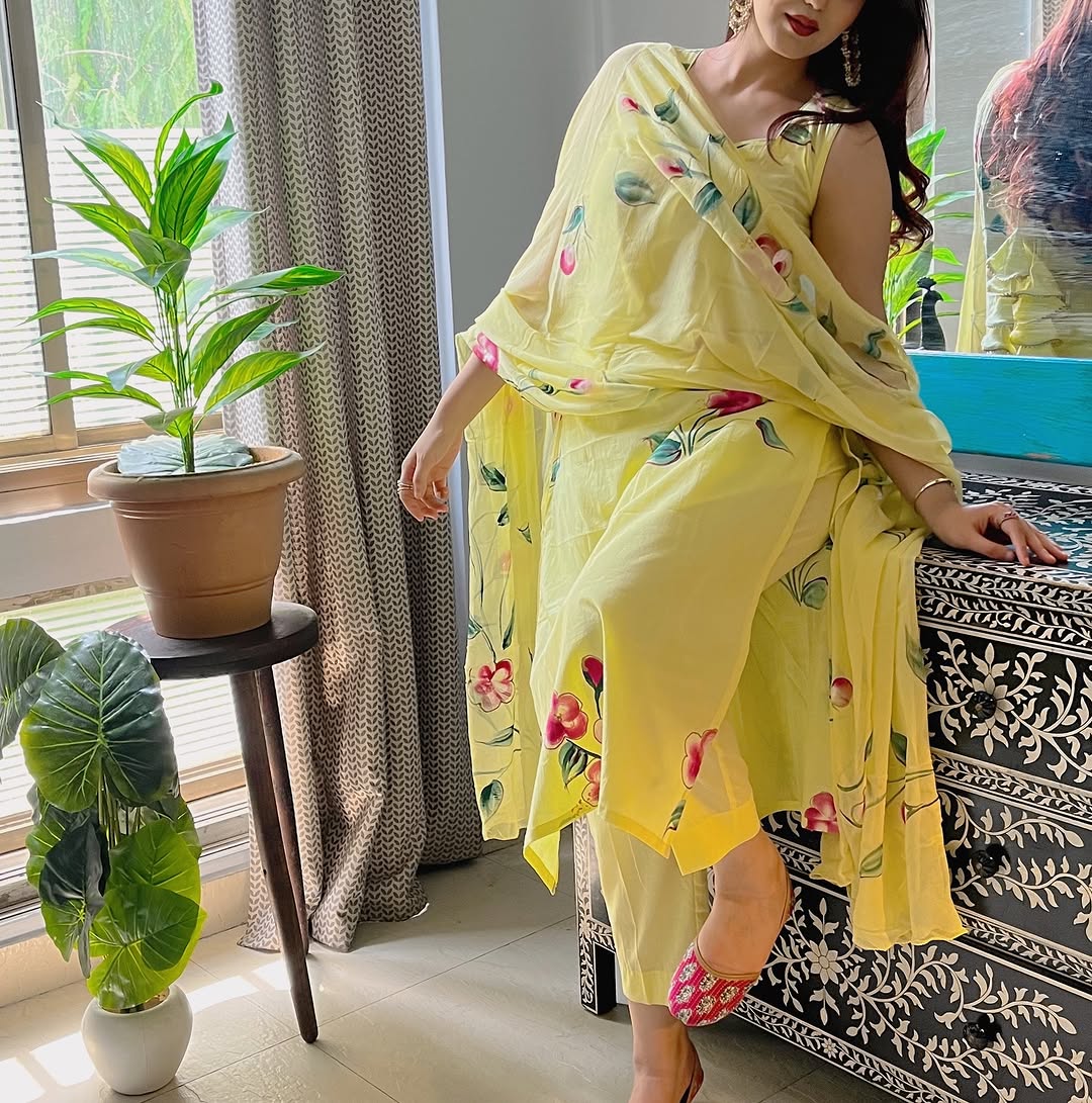 Radiate charm with this vibrant purple kurti set, beautifully adorned with delicate floral prints. The flowy silhouette, paired with a matching dupatta