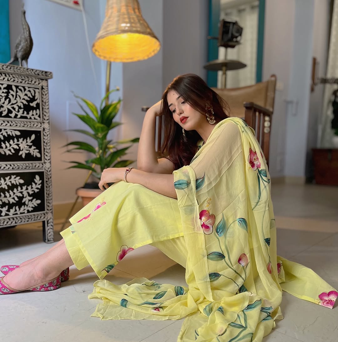 Radiate charm with this vibrant purple kurti set, beautifully adorned with delicate floral prints. The flowy silhouette, paired with a matching dupatta