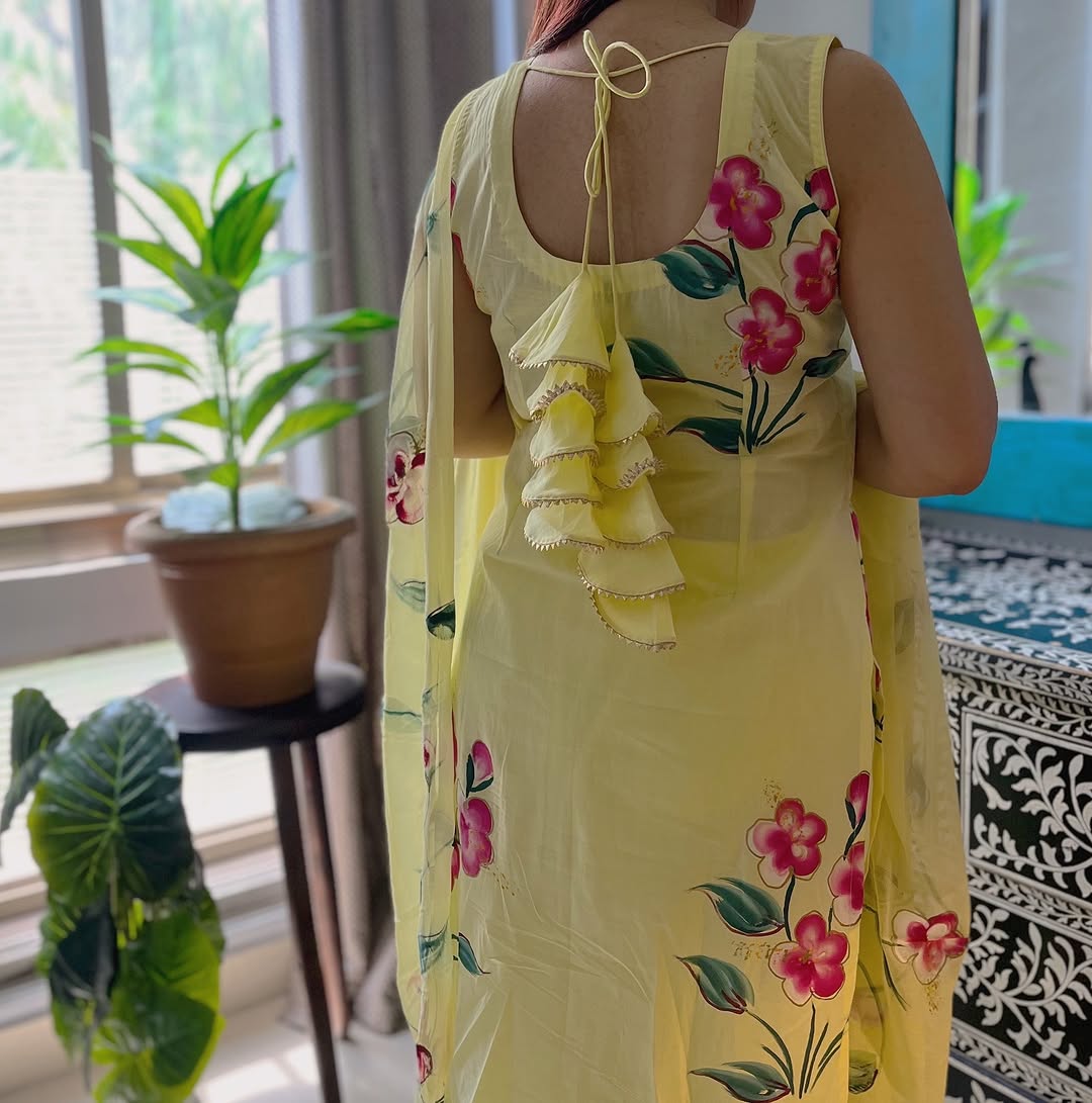 Radiate charm with this vibrant purple kurti set, beautifully adorned with delicate floral prints. The flowy silhouette, paired with a matching dupatta