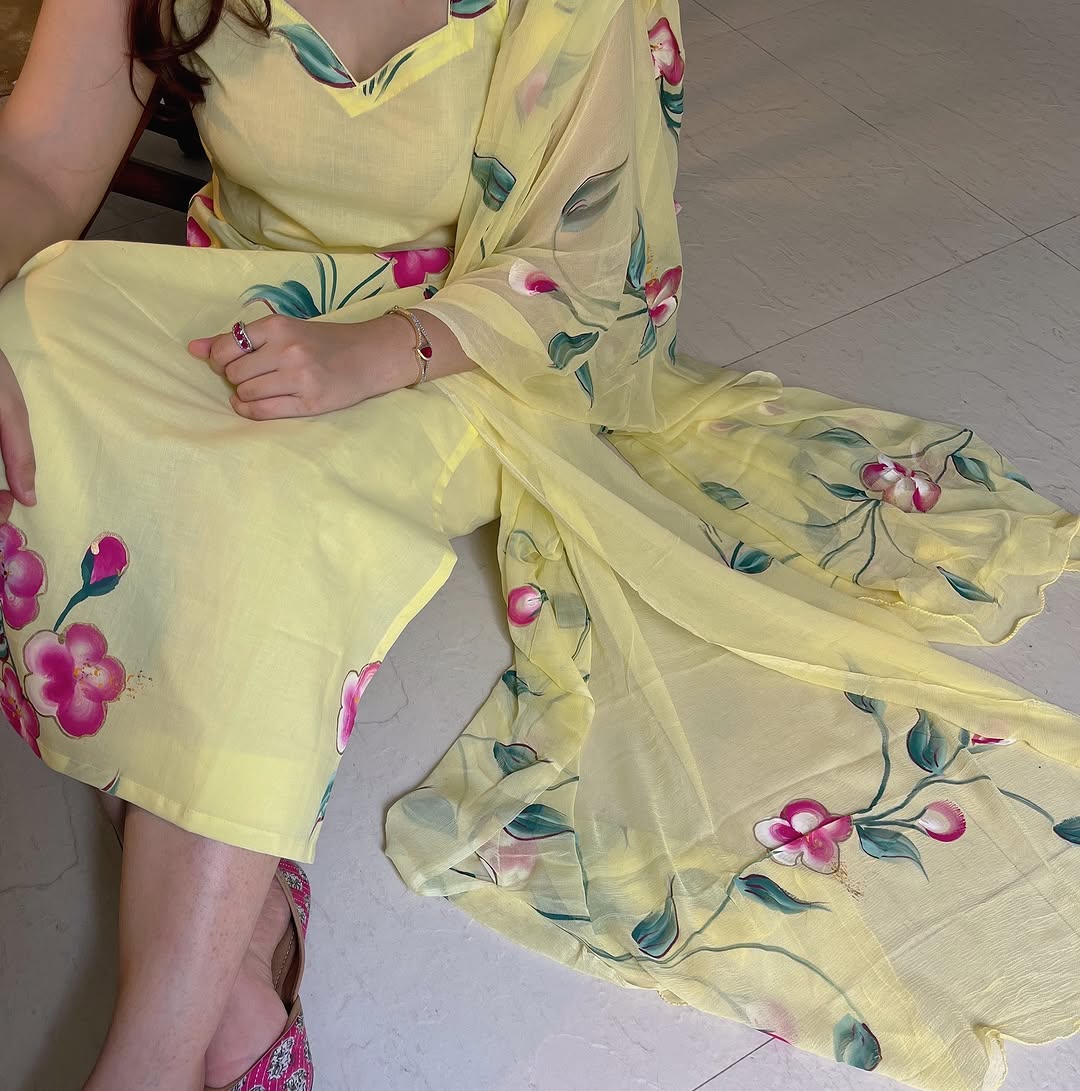 Radiate charm with this vibrant purple kurti set, beautifully adorned with delicate floral prints. The flowy silhouette, paired with a matching dupatta