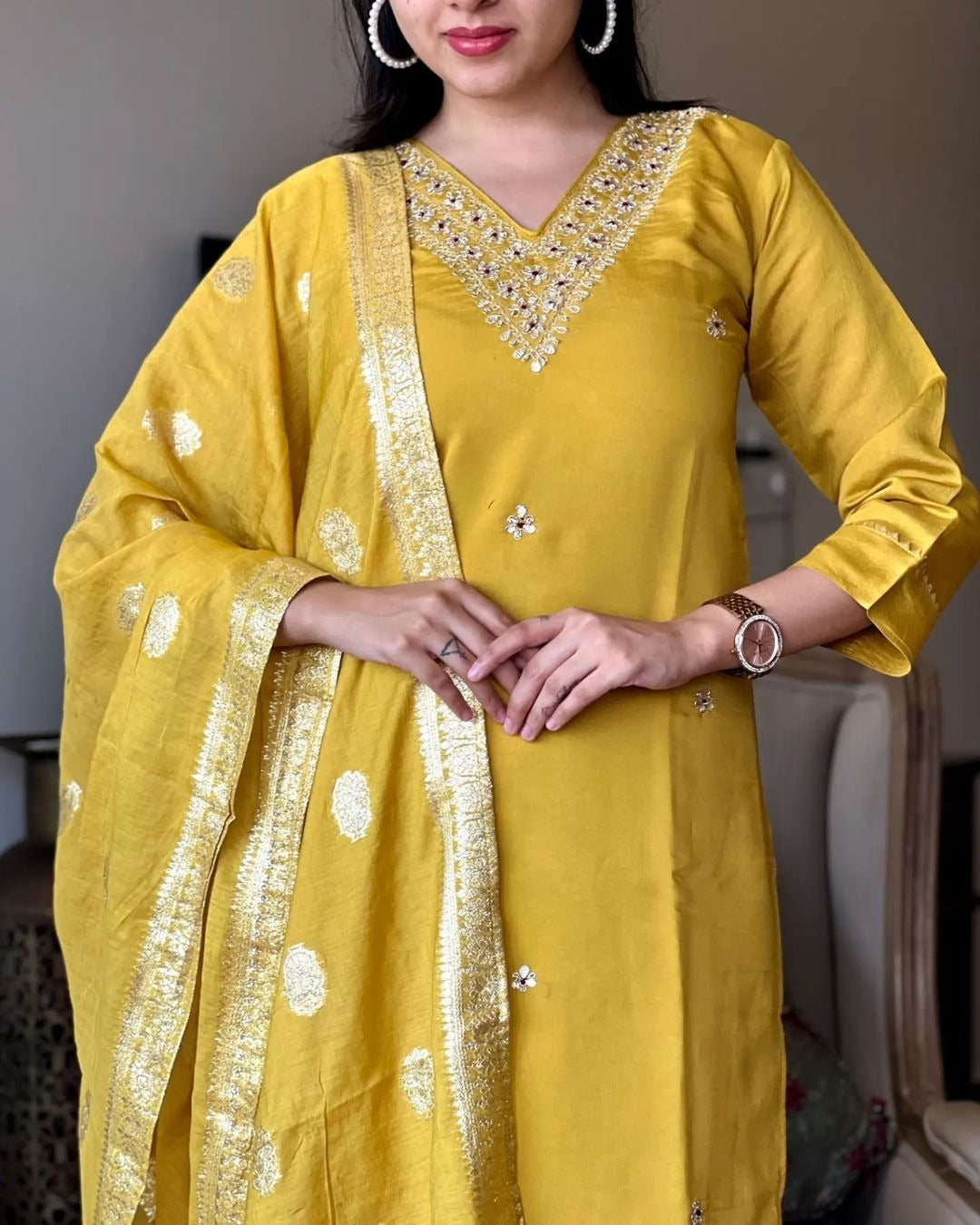 Radiate elegance in this lilac kurti set, adorned with intricate mirror work and delicate embroidery. Paired with a beautifully woven dupatta