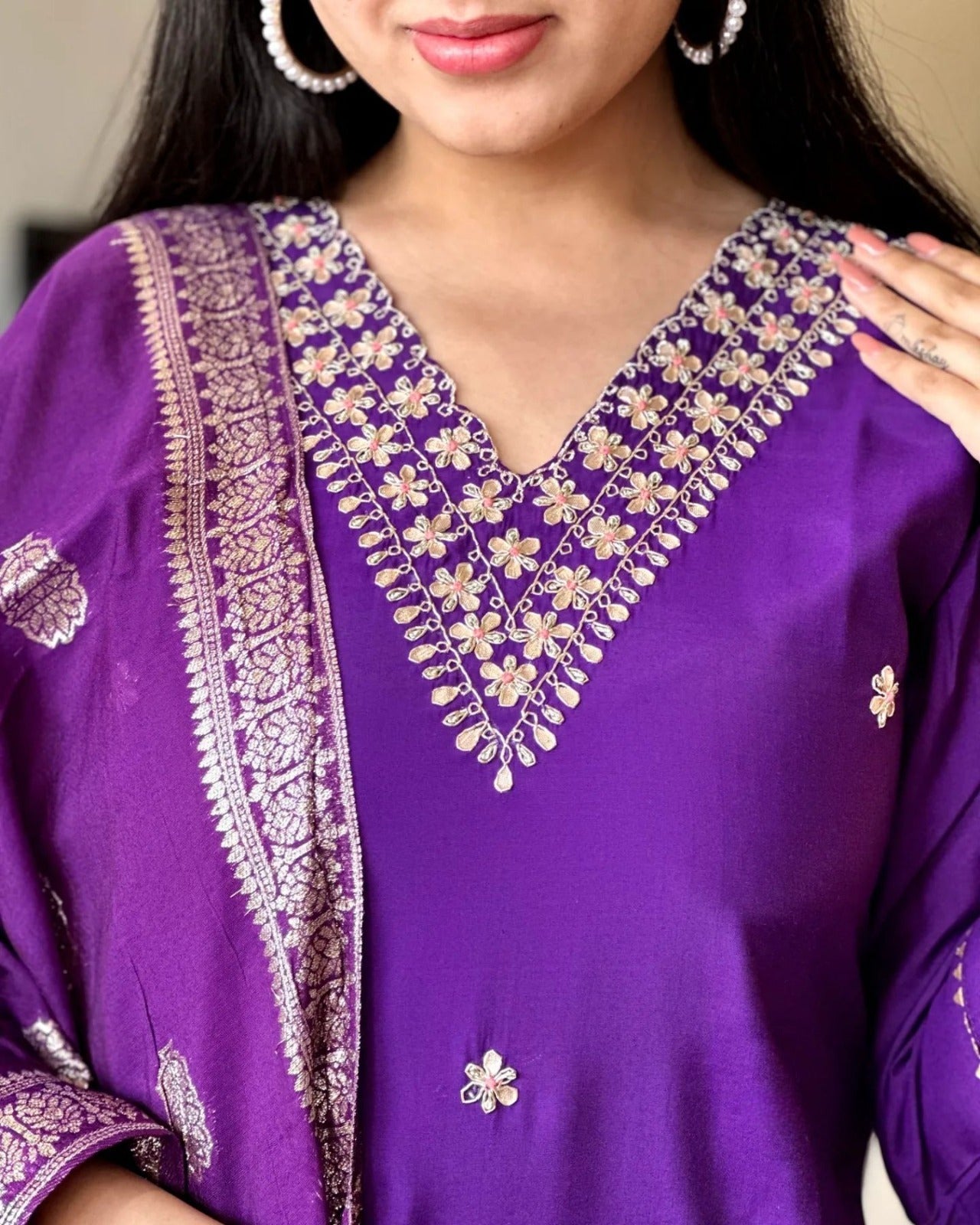 Radiate elegance in this lilac kurti set, adorned with intricate mirror work and delicate embroidery. Paired with a beautifully woven dupatta