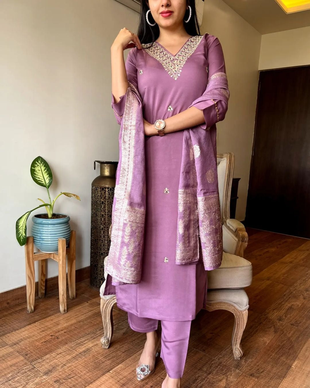 Radiate elegance in this lilac kurti set, adorned with intricate mirror work and delicate embroidery. Paired with a beautifully woven dupatta