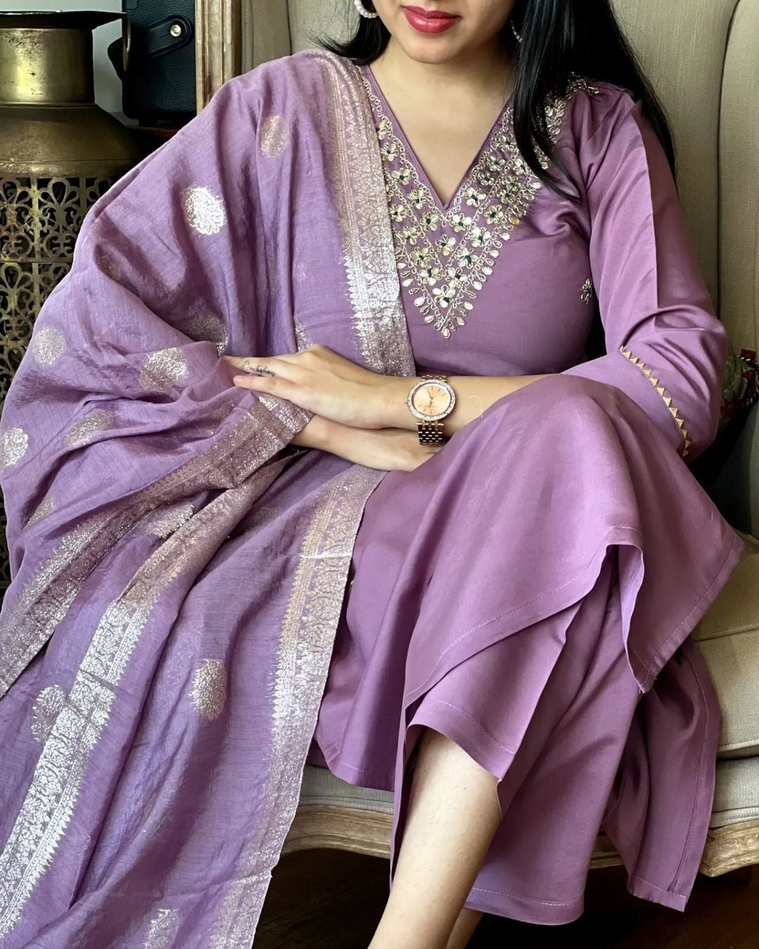 Radiate elegance in this lilac kurti set, adorned with intricate mirror work and delicate embroidery. Paired with a beautifully woven dupatta