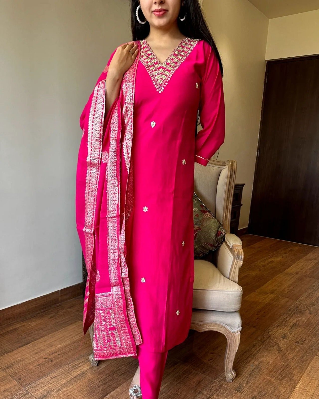 Radiate elegance in this lilac kurti set, adorned with intricate mirror work and delicate embroidery. Paired with a beautifully woven dupatta