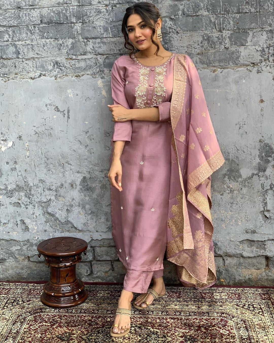 Indulge in sophistication with this subtle mauve kurta set, intricately adorned with gold-toned embroidery