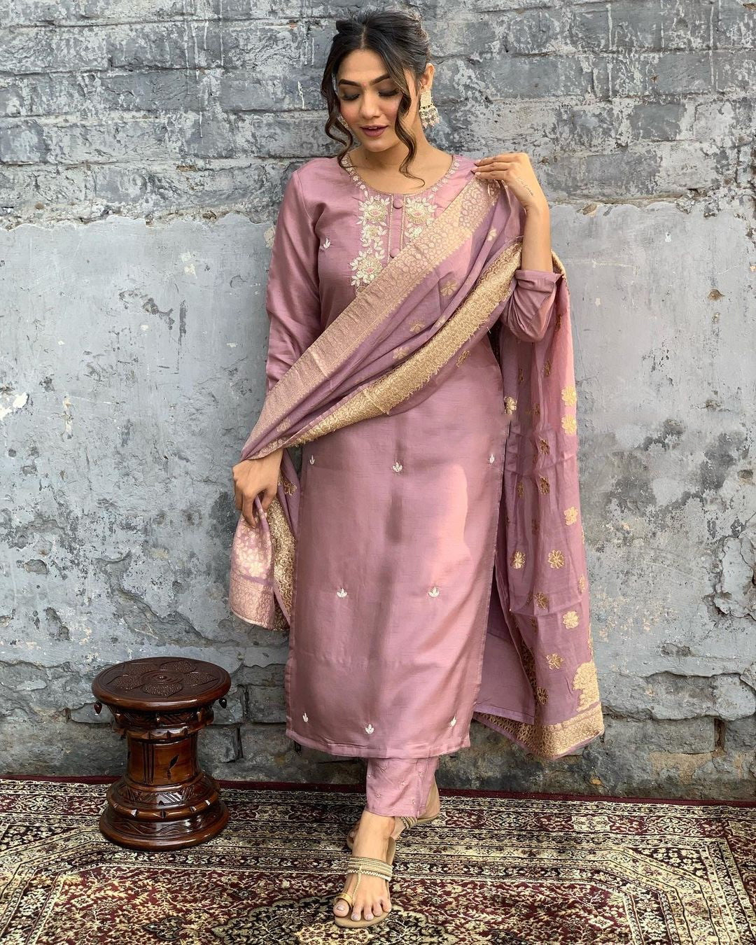 Indulge in sophistication with this subtle mauve kurta set, intricately adorned with gold-toned embroidery