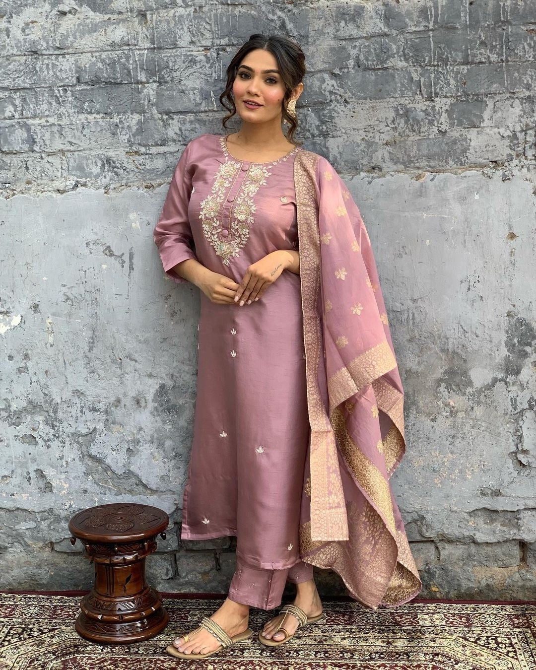 Indulge in sophistication with this subtle mauve kurta set, intricately adorned with gold-toned embroidery