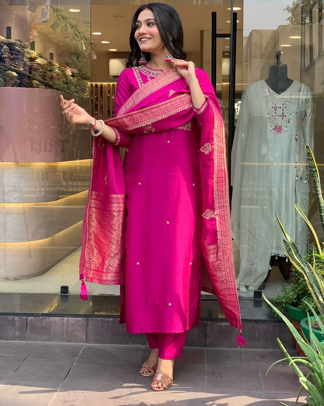 Radiate confidence in this stunning kurti set, adorned with delicate embroidery and paired with a rich, traditional dupatta.