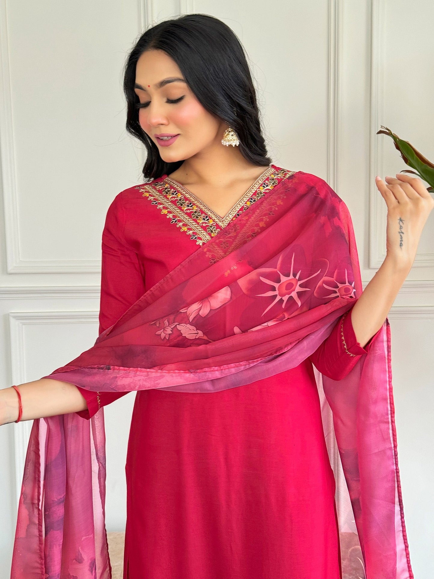 Add a touch of elegance with this stunning red Kurti set, featuring intricate neckline embroidery and a floral printed dupatta