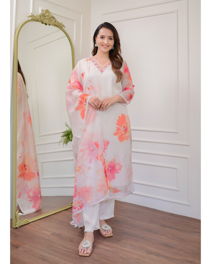 Embrace elegance with this gorgeous pink kurti set, featuring delicate embroidery and floral prints.