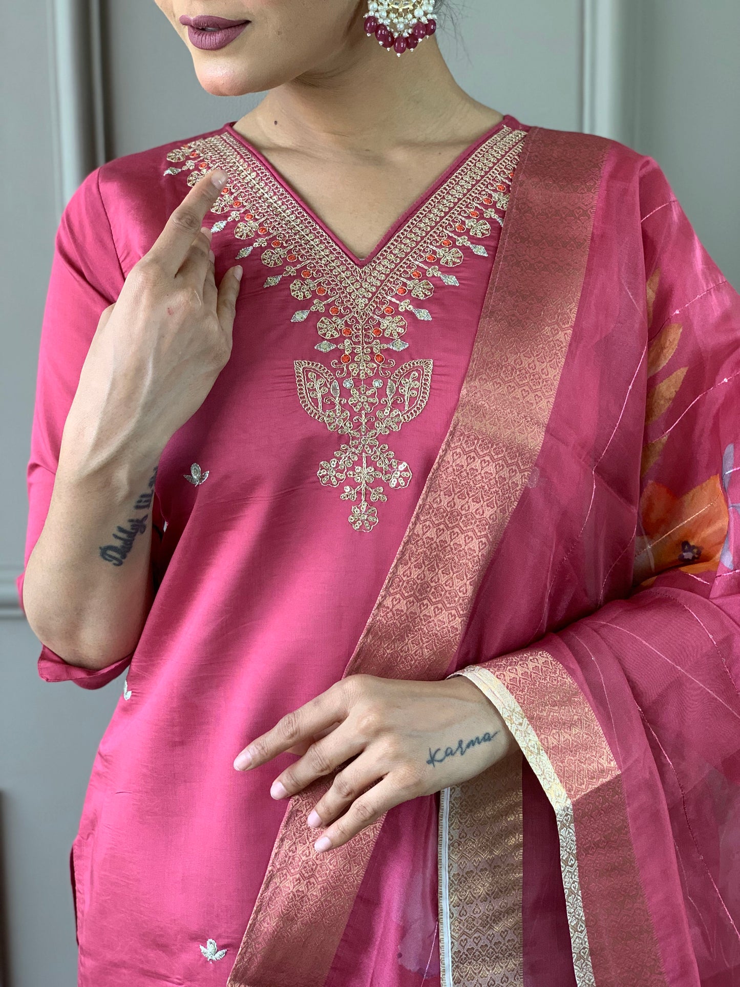 Elevate your style with this graceful pink kurti set, featuring delicate embroidery and a stunning floral dupatta. The soft fabric and elegant design make it perfect for festive gatherings or casual elegance