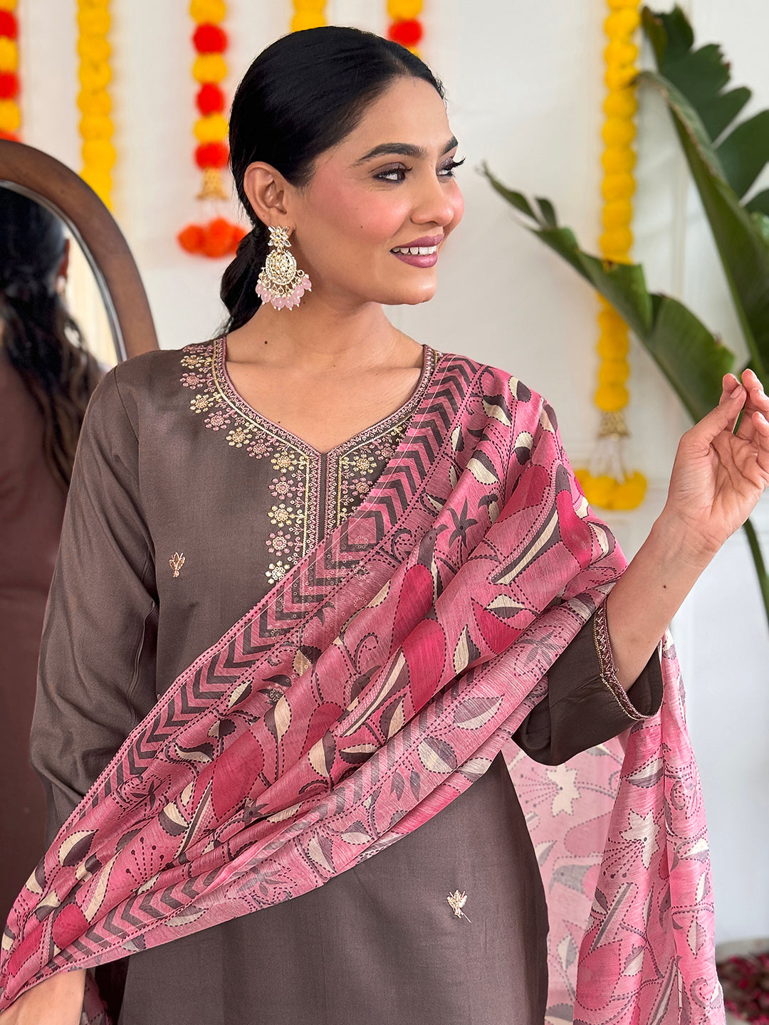 This elegant brown kurti set is a perfect blend of simplicity and sophistication. Featuring delicate embroidery on the neckline and a contrasting pink floral dupatta